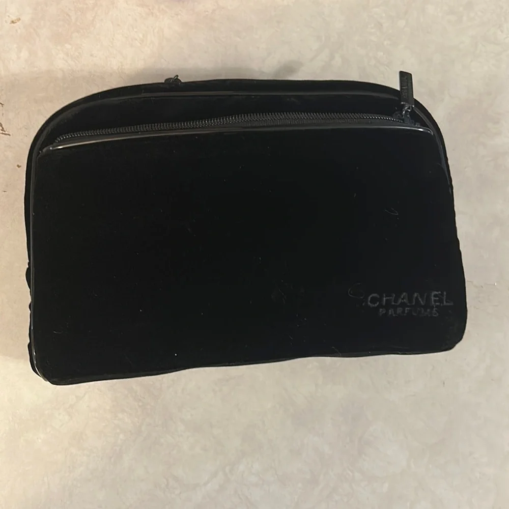Double Zipper Chic CHANEL Black Velvet Makeup and Cosmetic Bag